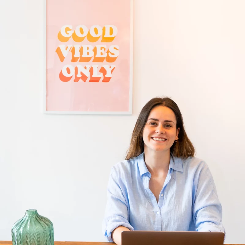 lou-menard-agence-communication-freelance-graphiste-community-manager-granville-normandie-caen